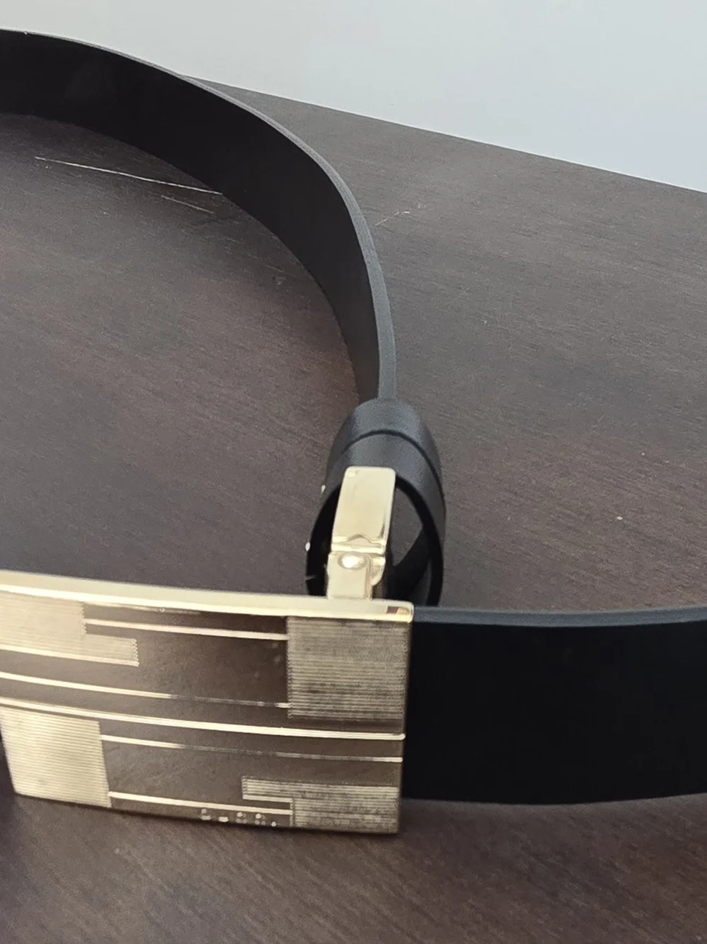 Gucci Men’s Gold-Tone Buckle Leather Belt - Black